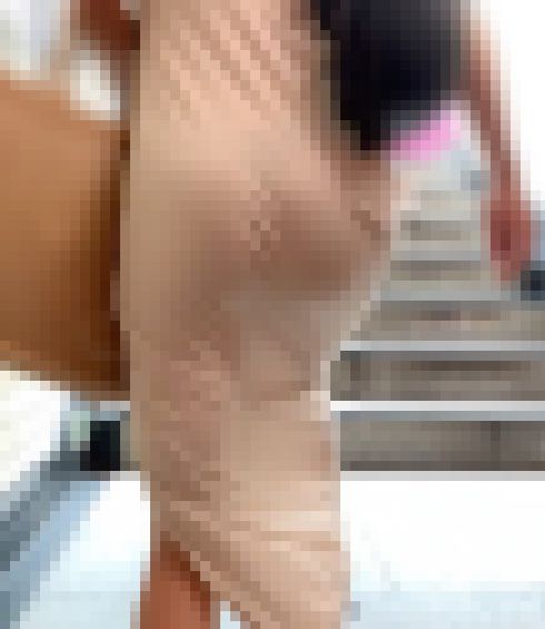 《黒Tラインくっきり！ハミ出る尻肉ラインがキレイ》 サンプル画像