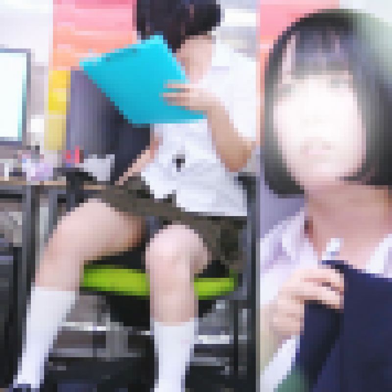 涙袋がエッチな女子大生　リボンがカワいい純白パンティ サンプル画像