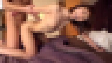 スレンダーな23歳結婚式場スタッフが初ハメ撮りでビショ濡れのアソコを突かれて何度も絶頂　サンプル画像3