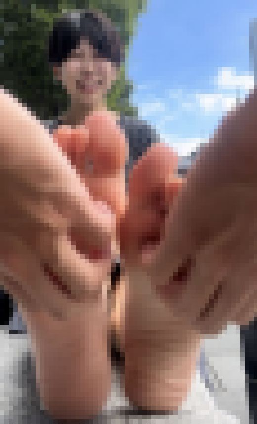 ボーイッシュ美女25cm激弱足裏くすぐり足比べ！5分31秒　サンプル画像1