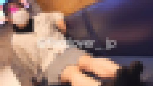 【動画】JD3ちゃんのレースアップシューズで蒸れた黒ソックス！糸くず大量付き素足！パンチラ！　サンプル画像1