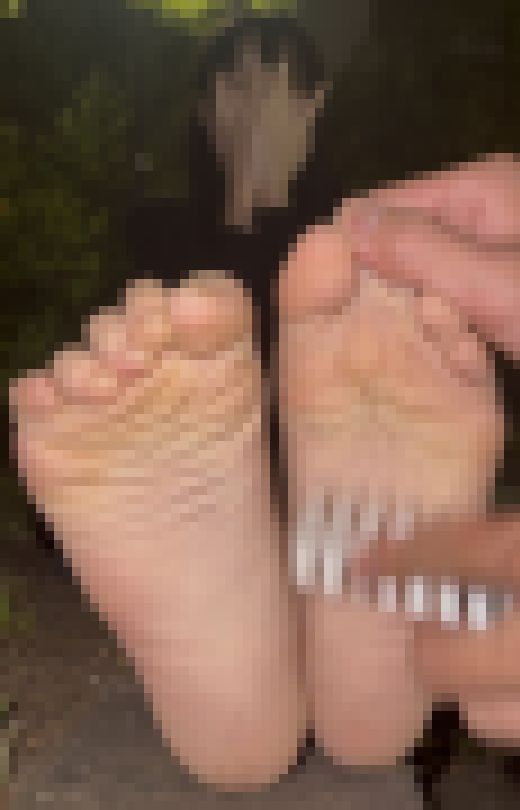 清楚系美女23.5cm激弱足裏くすぐり！5分7秒　サンプル画像1