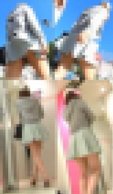 「頭隠してパンツ隠さず！！」お姉さん、お顔は隠れてもお尻が丸見えですよww　サンプル画像1