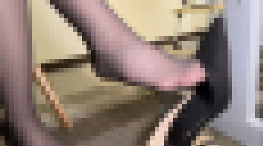 同僚OL ストッキングを買ってくれたお礼！魅せつけご褒美疑似足コキ！　サンプル画像2