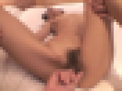 清楚でスレンダーな28歳人妻が他人棒で膣奥を突かれて悶絶　サンプル画像2