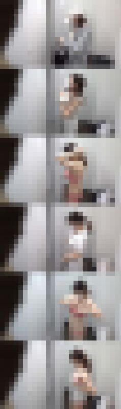 【某大学病院映像⑥】間違えてパンツまで。。ハプニングで下半身丸出しの爆乳ナース2アングル　サンプル画像1