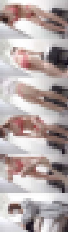 【某大学病院映像⑥】間違えてパンツまで。。ハプニングで下半身丸出しの爆乳ナース2アングル　サンプル画像2