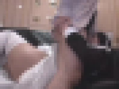 上京したばかりの19歳メイド喫茶店員が抵抗するも体は正直に感じてピストンに喘ぐ　サンプル画像2