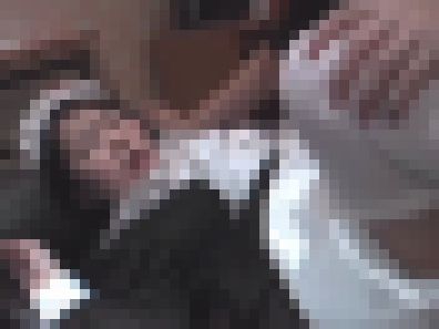 上京したばかりの19歳メイド喫茶店員が抵抗するも体は正直に感じてピストンに喘ぐ　サンプル画像3