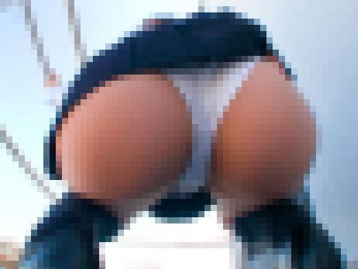 ミニスカグラビア系綺麗女子ちゃんとハーフ系ニットセーターの可愛い黒肌ギャルちゃんのパンチラ拝見致します！！　サンプル画像3