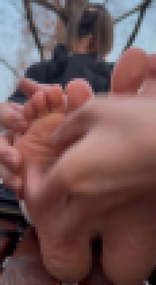 色白外国人美女24cm激弱足裏くすぐり足比べ！5分23秒　サンプル画像2