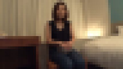 M気質の22歳看護師が初めての撮影で巨根を奥まで突っ込まれて喘ぎまくる　サンプル画像1