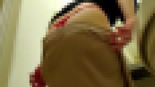 脱衣所を隠し撮り！実家にお泊まりに来た妹の友達女子大生激カワ美乳【動画】いけないお兄ちゃん vol.2　サンプル画像2