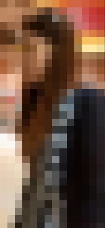 【逆さ撮り！！】Tバックのくい込み具合がGoodなお姉さんのパンチラ盗撮！！　サンプル画像1