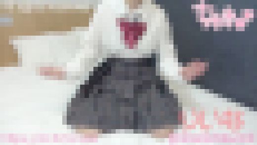 【ずっと推し、りいなちゃん】大好きなグミ食べながらのエッチな撮影、笑い過ぎてプルプルしちゃう身体に悪戯w サンプル画像1