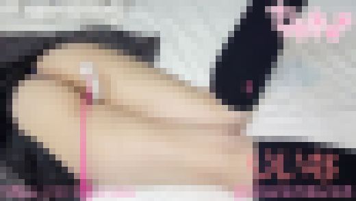 【ずっと推し、りいなちゃん】大好きなグミ食べながらのエッチな撮影、笑い過ぎてプルプルしちゃう身体に悪戯w サンプル画像3