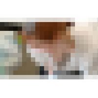 【至高の胸チラ】美乳ママOLを激写！掃除中に見えた純白パンティ【リクルートスーツ】 内容画像