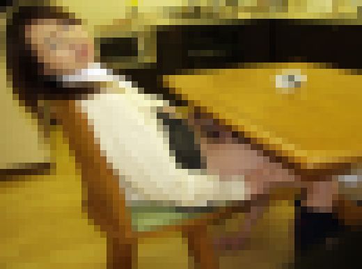 ◆素人投稿動画 読モ出身の高身長美人OLさんは女のコも大好物、公園でレズっちゃうド変態です 【Part.02：夕暮れの公園で全裸　サンプル画像3