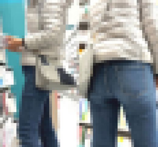 上品な奥様の高貴な濃紺スキニーデニムをじっくり堪能 後編【街中風景124】 サンプル画像2