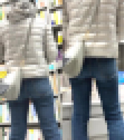 上品な奥様の高貴な濃紺スキニーデニムをじっくり堪能 後編【街中風景124】 サンプル画像3