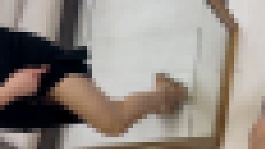 【1分間の美脚体験】タイトスカートのスリットから覗く脚に釘付け！　サンプル画像1