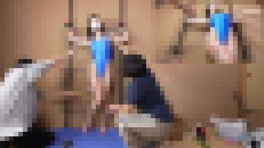 ギリギリのハイレグ水着の恥ずかしさがぶっ飛ぶくらい悶絶ワハハの状況に我を忘れたお姉さん（完全オリジナル）　サンプル画像1