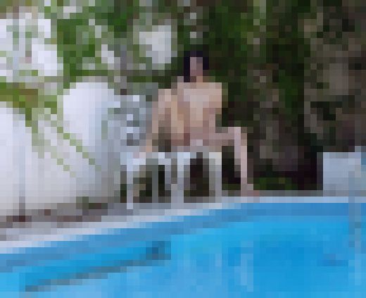 ◆素人投稿動画 「毎日お尻の穴でオナニーしてます」アナルにローターを入れてプールサイドを歩く変態女子大生 【Part.01：プー　サンプル画像3