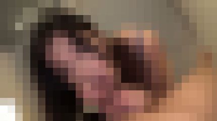 色白巨乳の24歳美容部員が挿入されると気持ち良くて腰の動きが止まらない　サンプル画像2