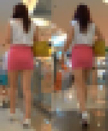 【激ミニ！！】公然わいせつ寸前の超ミニスカお姉さんを盗撮　サンプル画像1