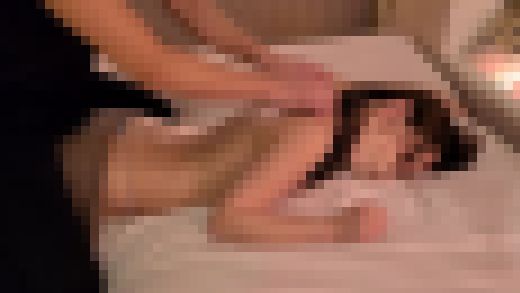 美女ギャルが超敏感すぎてマッサージでビクビク感じまくり。悪戯されまくる サンプル画像2