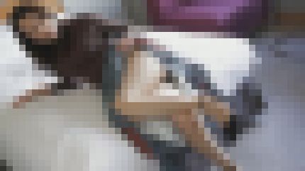 スレンダー巨乳の29歳人妻が他人棒で激しく突かれ快感に喘ぐ　サンプル画像1