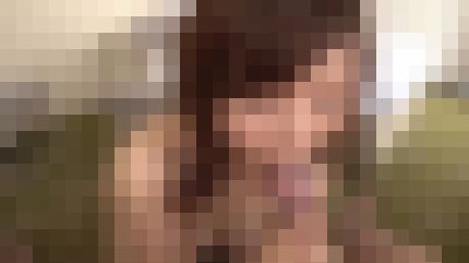Fカップの23歳OLが緊張の初ハメ撮りで巨根を突かれ快感に朦朧となる　サンプル画像2