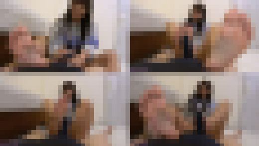 夕美しおんの足裏見せつけ M男手コキ射精【足裏フェチ】　サンプル画像1