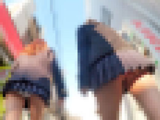 ミニスカ女子の通学パンチラ　サンプル画像1