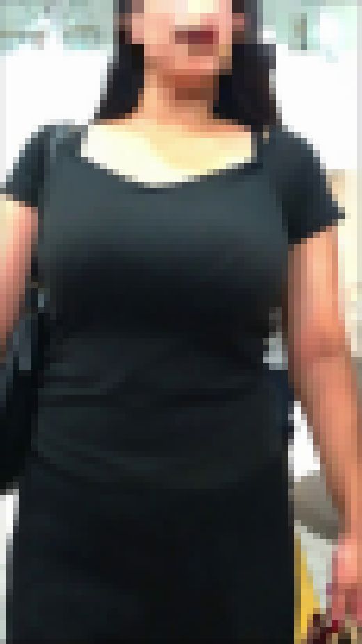 爆乳をブルンさせるお姉さん　サンプル画像1