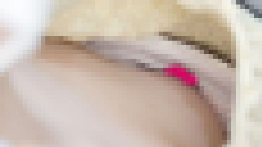 ＃71【陶芸中の胸チラ】ゆる胸元の女子大生たちの体験特集！　サンプル画像3