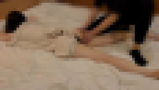 【美人ギャル】綺麗な脚、美尻をフェザータッチでくすぐられる極上ギャル。　サンプル画像3