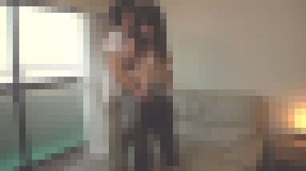 長身スレンダーの22歳人妻が巨根の激しいピストンに体を震わせて何度も絶頂 サンプル画像1