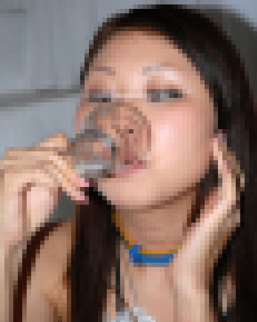 ◆素人投稿動画 メイクばっちりの化粧品売り場のデパガさんは露出も精子も生ハメも大好き 【Part.04：オナニーして顔射されて精　サンプル画像3