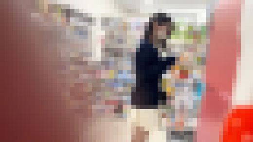 距離感バグの協力者が二人！清楚系美人の純白パンティを接写【禁断の逆さ撮り】　サンプル画像1