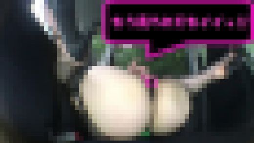 ♡車内オナニー♡イク直前で人が来るハプニング♡　サンプル画像3