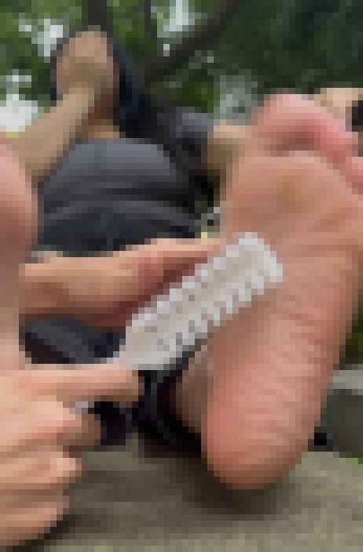 かに道楽師匠さん27cm超絶激弱足裏くすぐり両足比べ！5分26秒　サンプル画像1