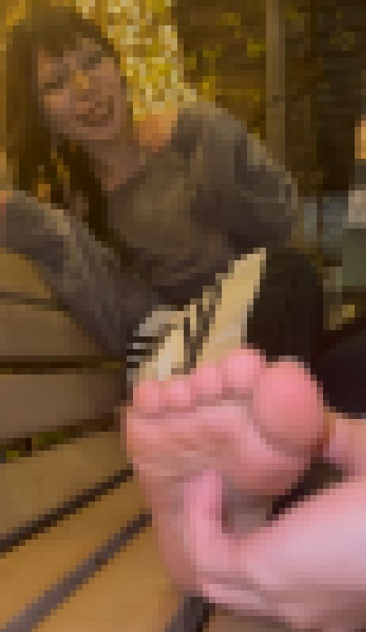 真宵さん23.5cm超激弱蒸れ足裏くすぐりで爆笑！5分42秒　サンプル画像1