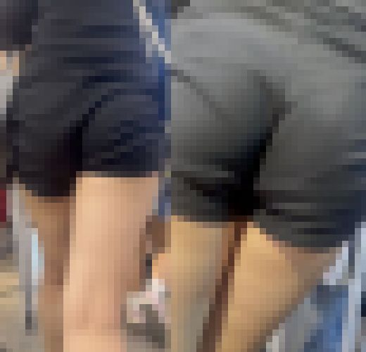 ムチムチしたお尻に美脚が魅力なショートパンツ美女　サンプル画像3