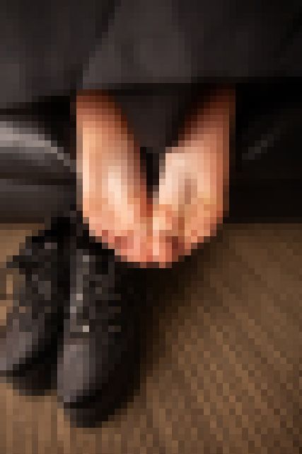 激臭　靴下、パンストの重ねばきで蒸れた足の裏　サンプル画像2