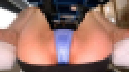 美脚OLお姉さんのデスクワークパンチラ　サンプル画像3