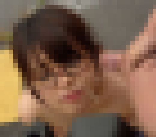 ◆素人投稿動画 ハイビジョン(HD)「ここで裸はやばいでしょう」アニオタぽっちゃりパイパンメガネっコを道路で露出させちゃいました　サンプル画像3