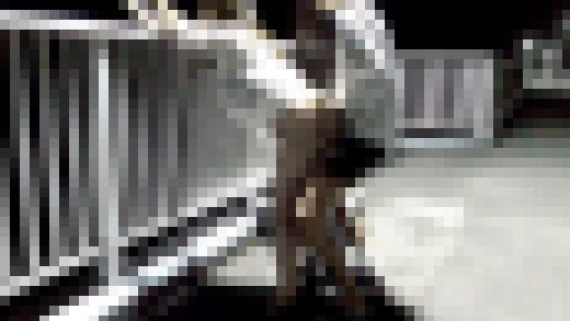 ぽっちゃりセフレと夜中に歩道橋で立ちバック＆正常位に挑戦！　サンプル画像2