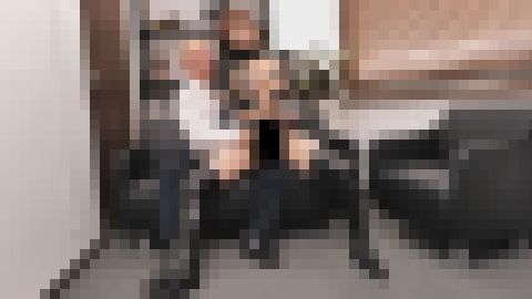 【ニューハーフ】バニーコスプレを着させられ重役室でアナルセックス中出しされた　サンプル画像1