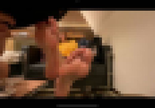 29センチのデカすぎるスニーカーと足に踏みつけられました　サンプル画像2